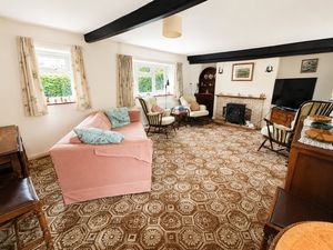 Sitting Room- click for photo gallery